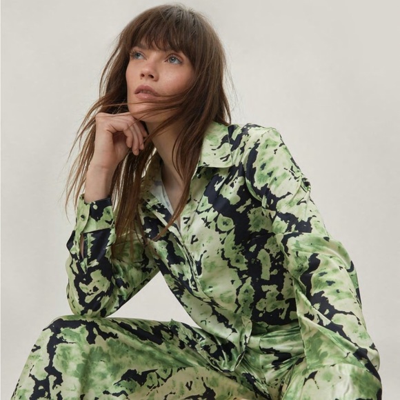 NWT $120 2-Piece Nasty Gal Satin Tie Dye Tunic Shirt w/Matching High-Rise Pant 0 - Picture 4 of 8